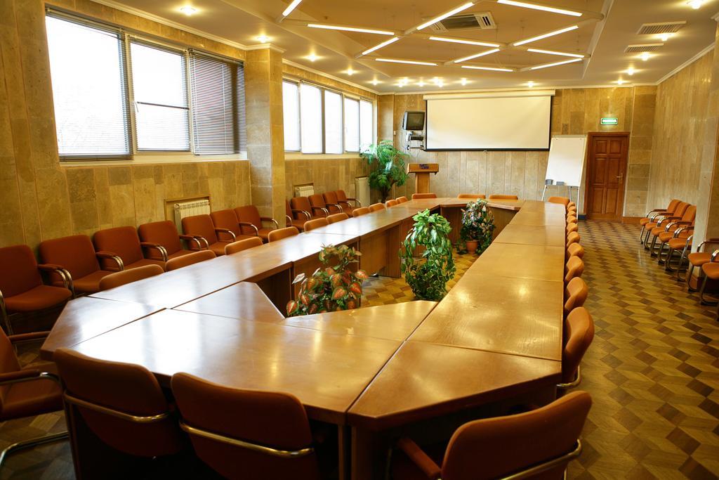 Planeta Hotel Минск Екстериор снимка
