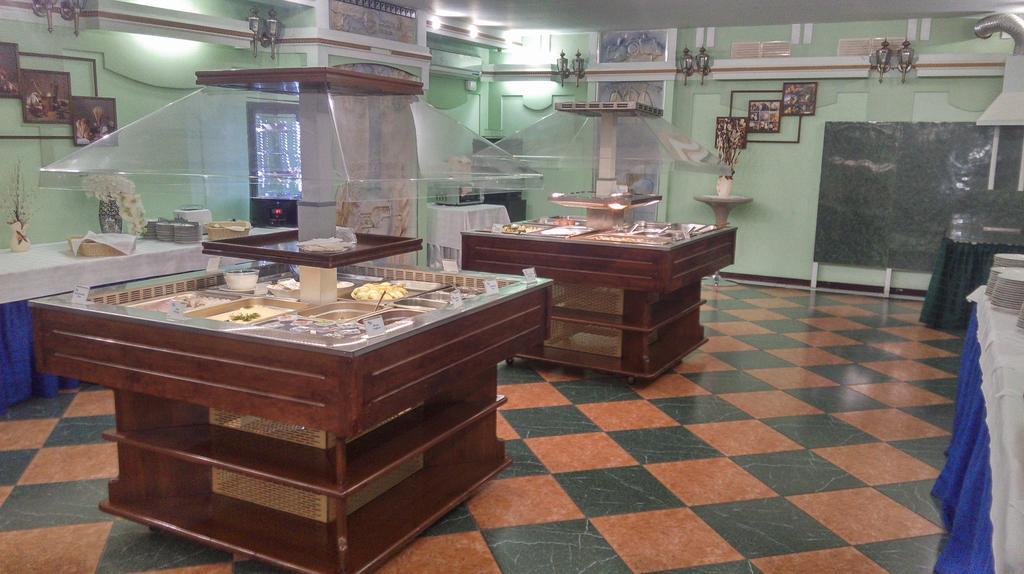Planeta Hotel Минск Екстериор снимка