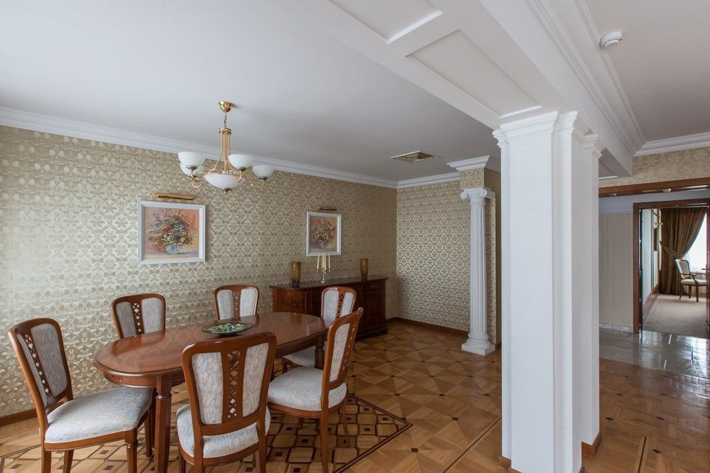 Planeta Hotel Минск Екстериор снимка