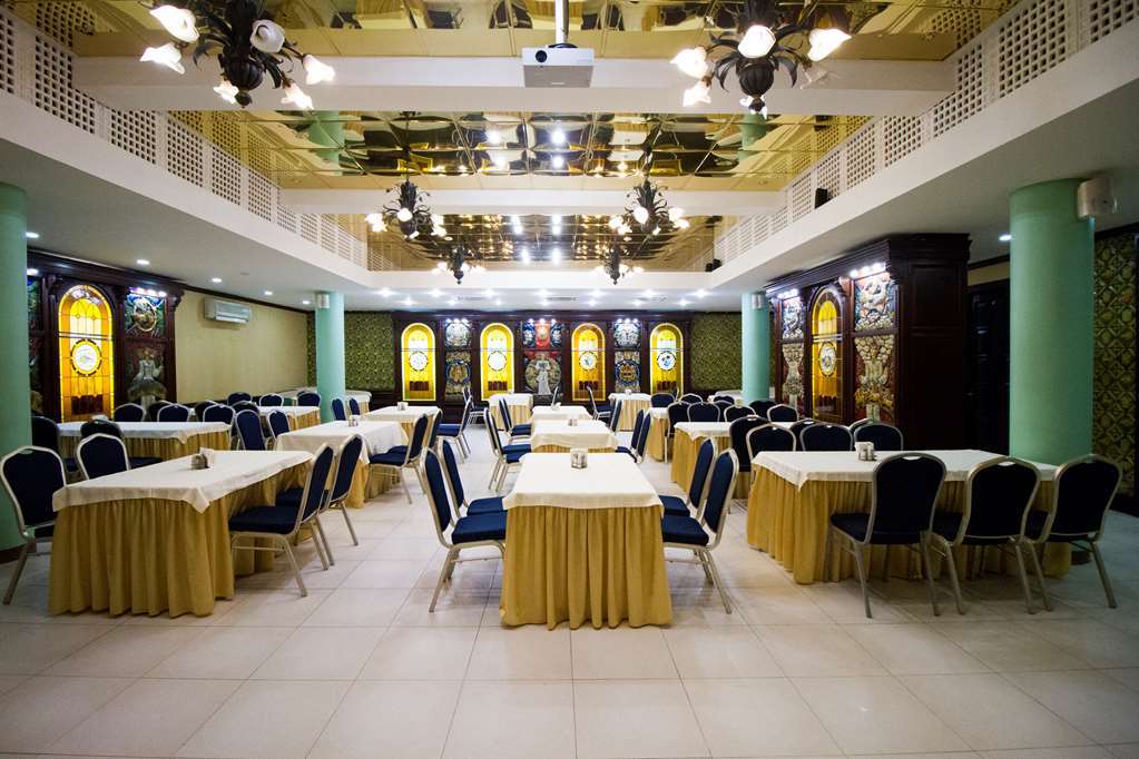 Planeta Hotel Минск Екстериор снимка