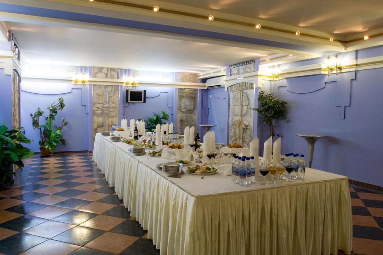 Planeta Hotel Минск Екстериор снимка